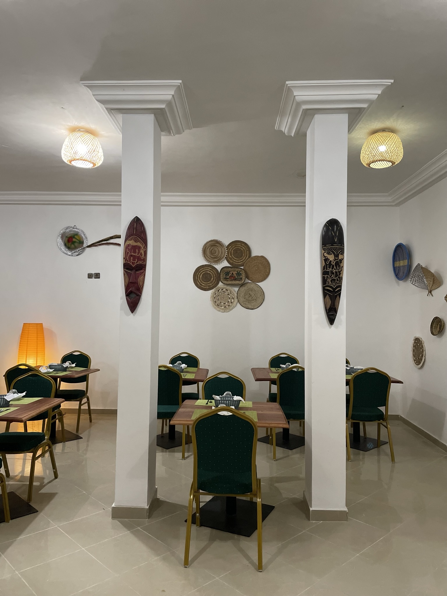Décoration africaine du restaurant Anwukua