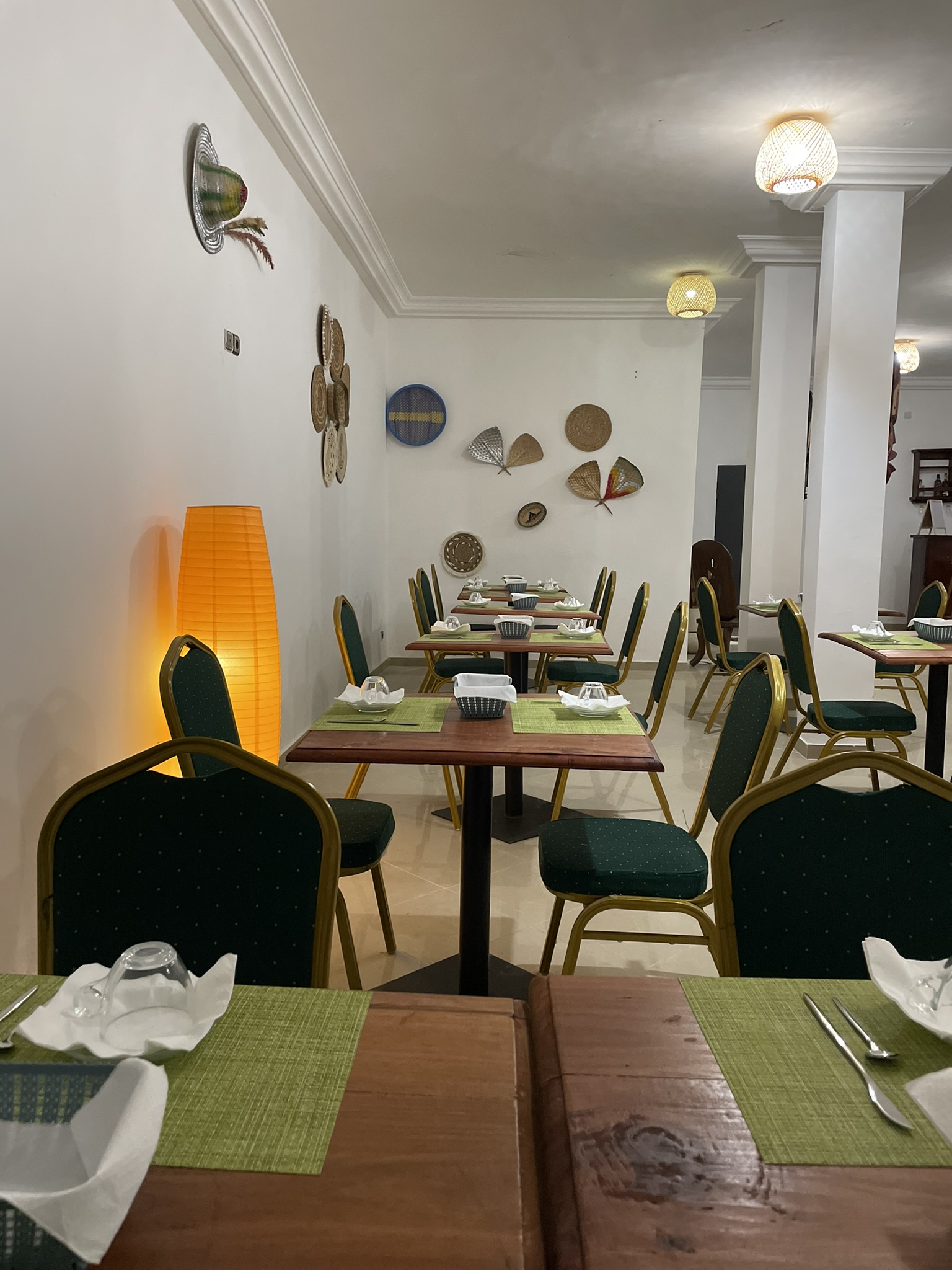 Salle du restaurant Anwukua à PÔPAIX