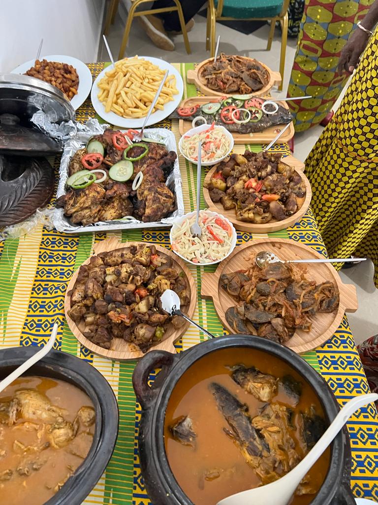 Sélection de plats locaux à Anwukua