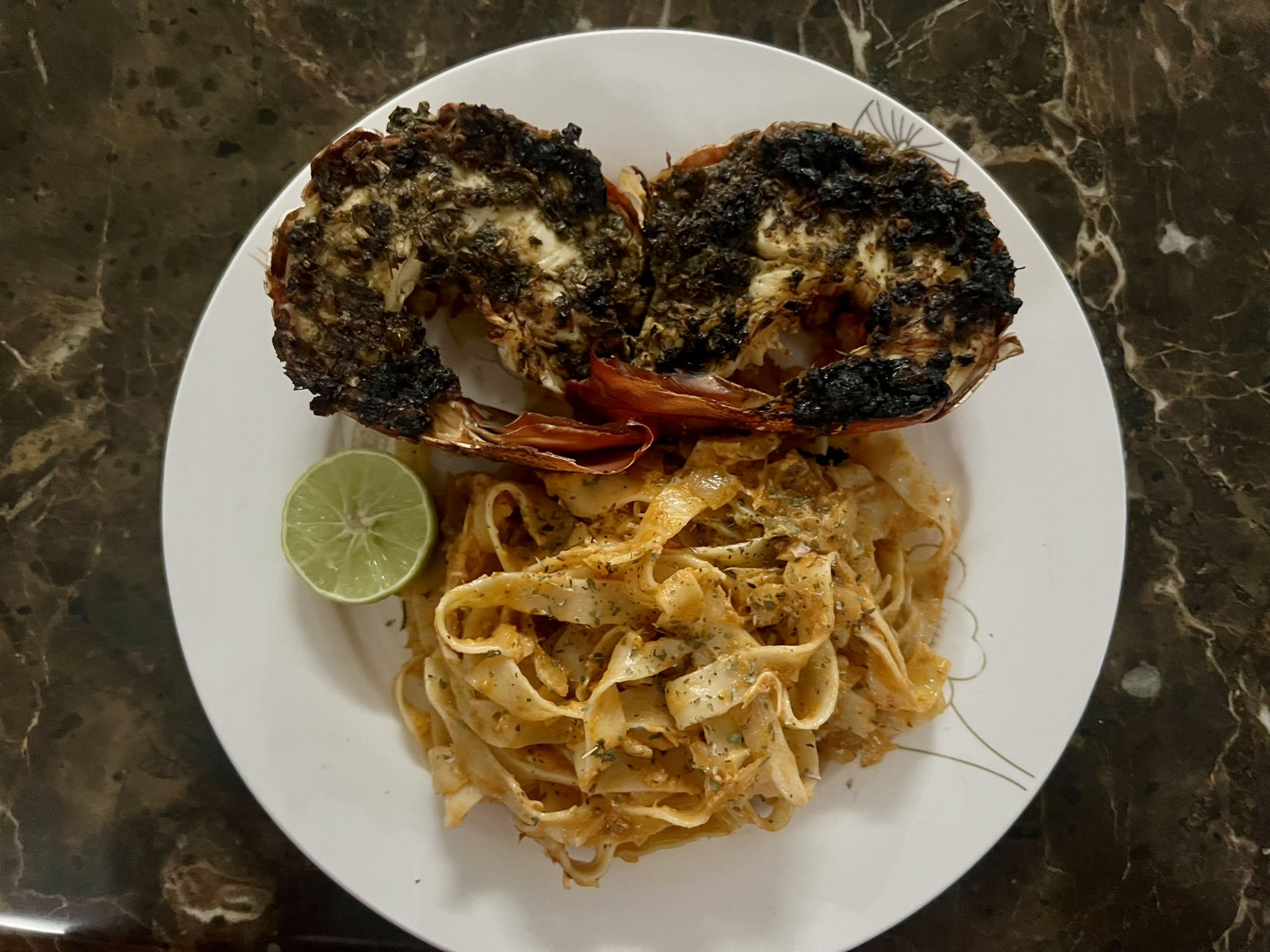 Tagliatelles aux gambas servies à Anwukua
